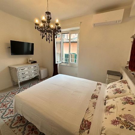 Elegante Stanza Rossa Mottino23 Bed & Breakfast Lerici Exterior photo