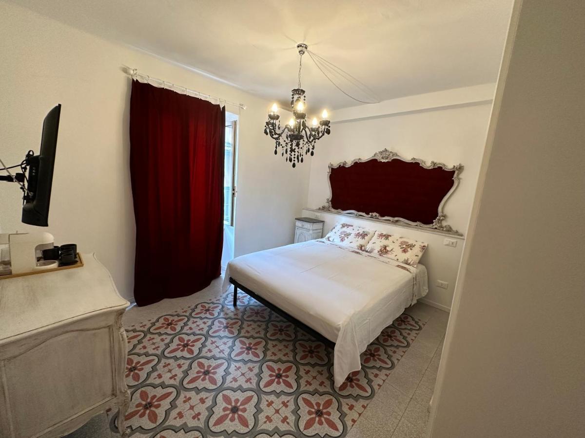 Elegante Stanza Rossa Mottino23 Bed & Breakfast Lerici Exterior photo